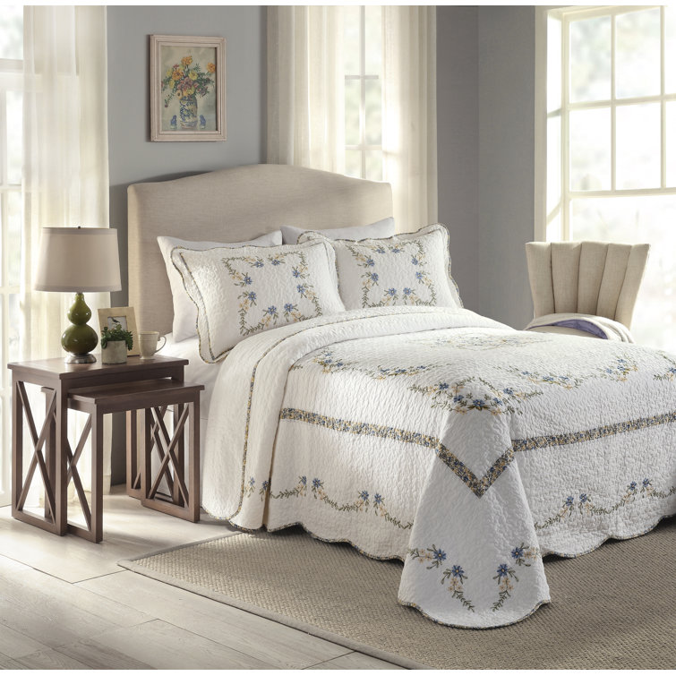 August Grove® Holsey White Farmhouse / Country Coverlet / Bedspread & Reviews Wayfair